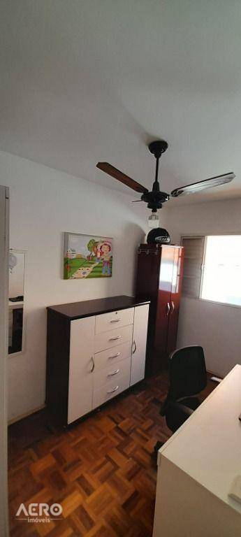 Casa à venda com 4 quartos, 177m² - Foto 11