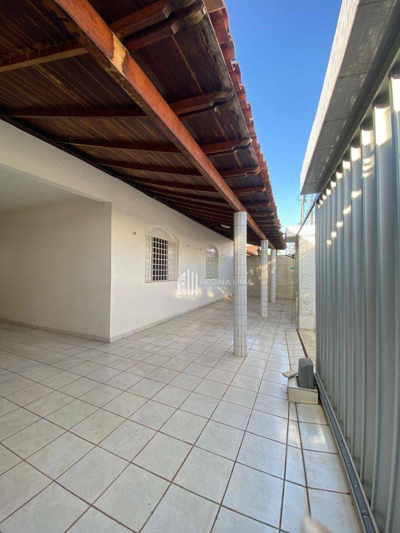 Casa de Condomínio à venda com 3 quartos, 300m² - Foto 1