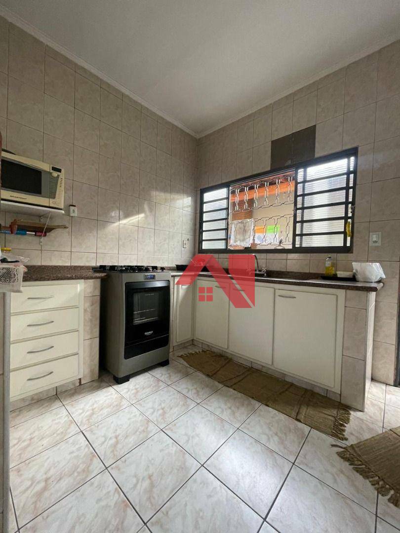 Casa à venda com 4 quartos, 200m² - Foto 15