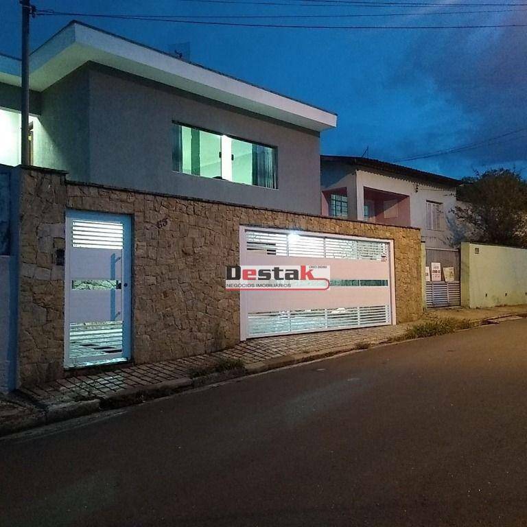 Sobrado à venda com 4 quartos, 215m² - Foto 1