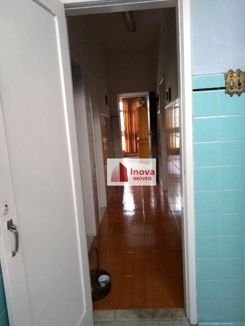 Casa à venda com 4 quartos, 300m² - Foto 11