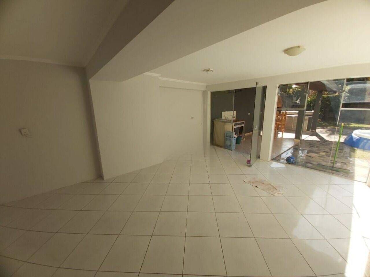 Casa à venda com 5 quartos, 240m² - Foto 4