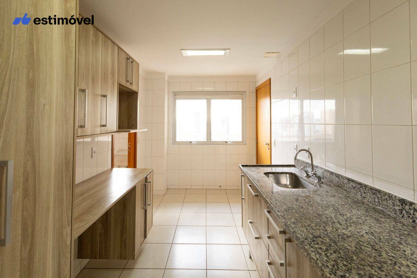 Apartamento para alugar com 3 quartos, 135m² - Foto 13