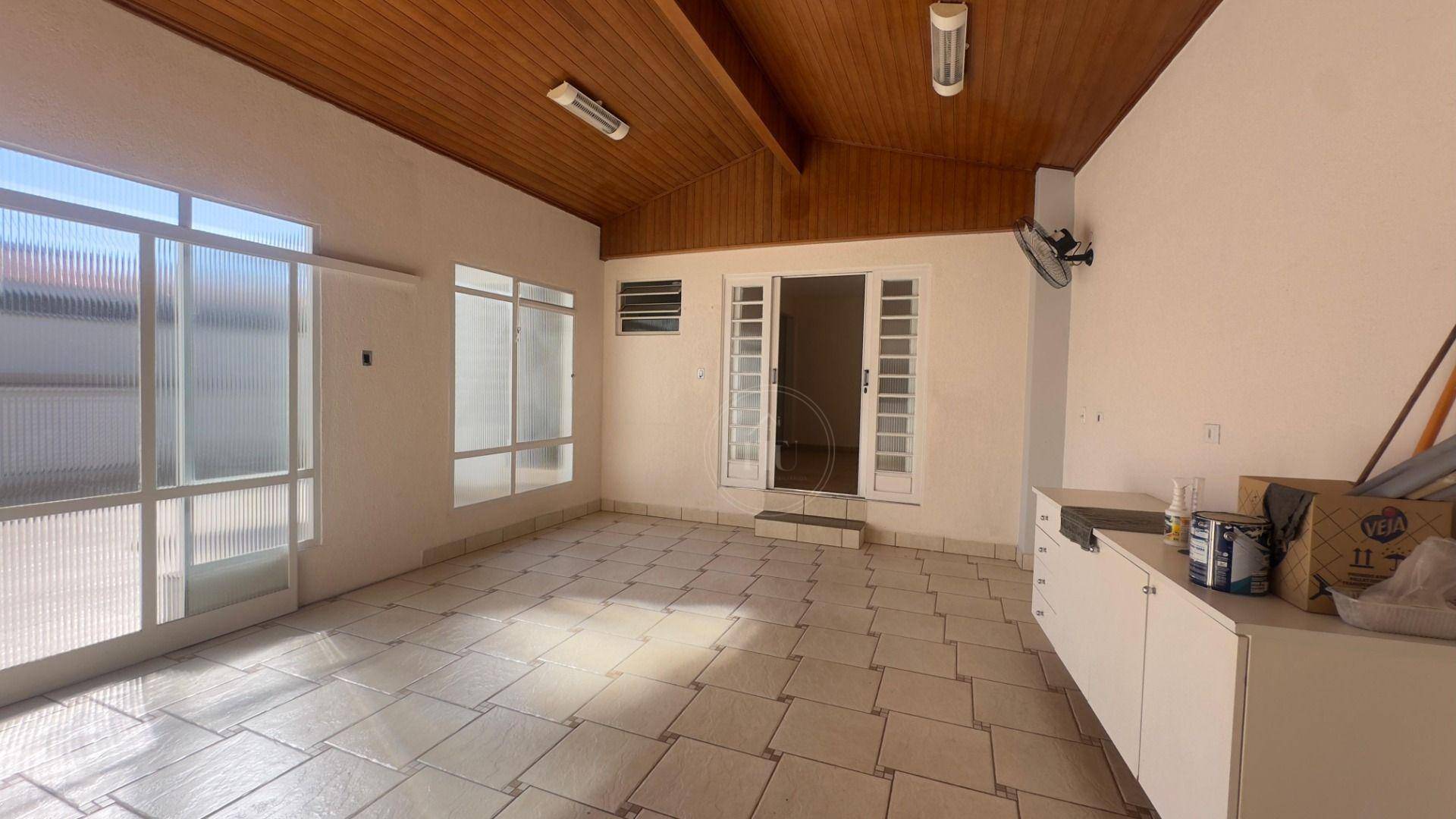 Casa de Condomínio para alugar com 3 quartos, 250m² - Foto 21