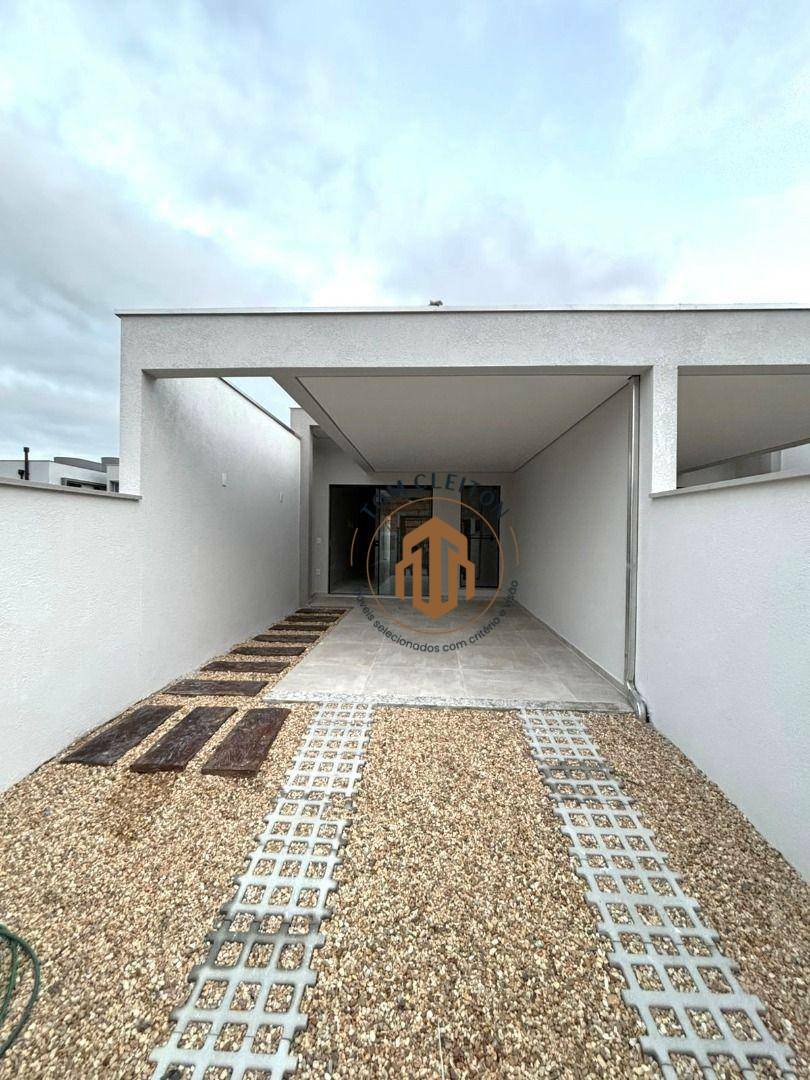 Casa à venda com 2 quartos, 72m² - Foto 1