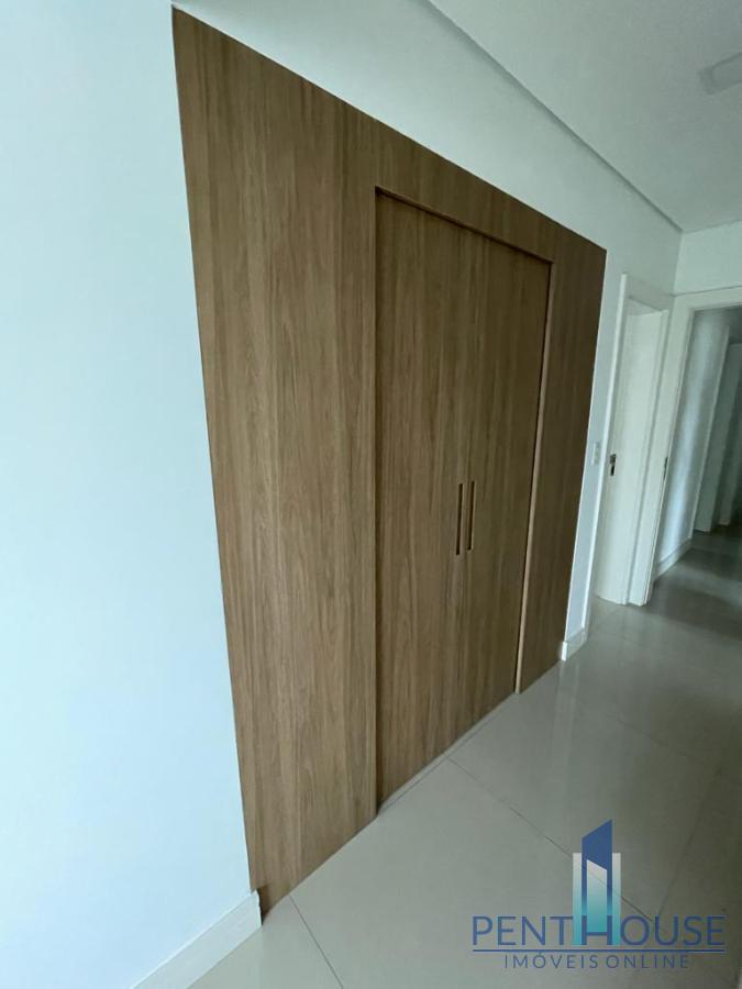 Apartamento para alugar com 3 quartos, 132m² - Foto 17