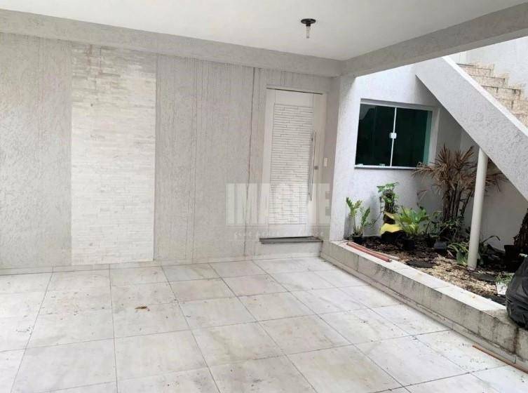 Casa à venda com 4 quartos, 280m² - Foto 1