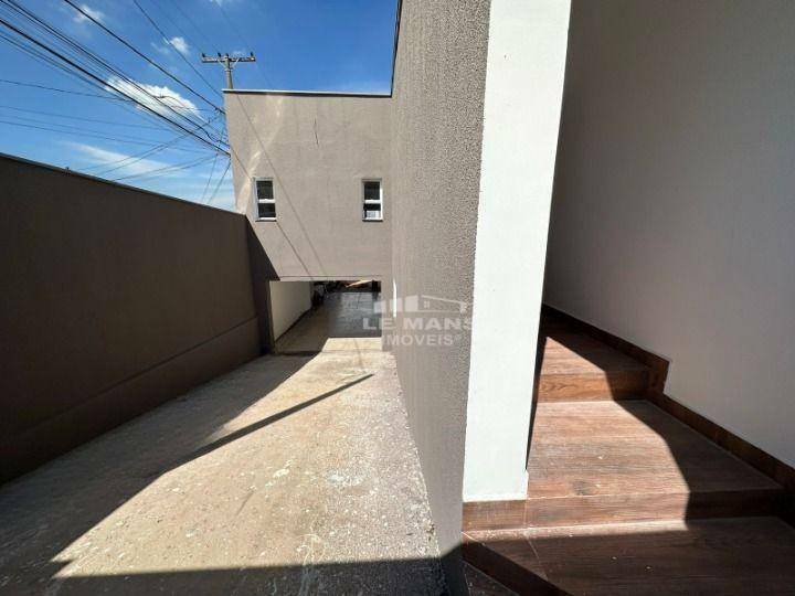 Casa à venda com 3 quartos, 180m² - Foto 2