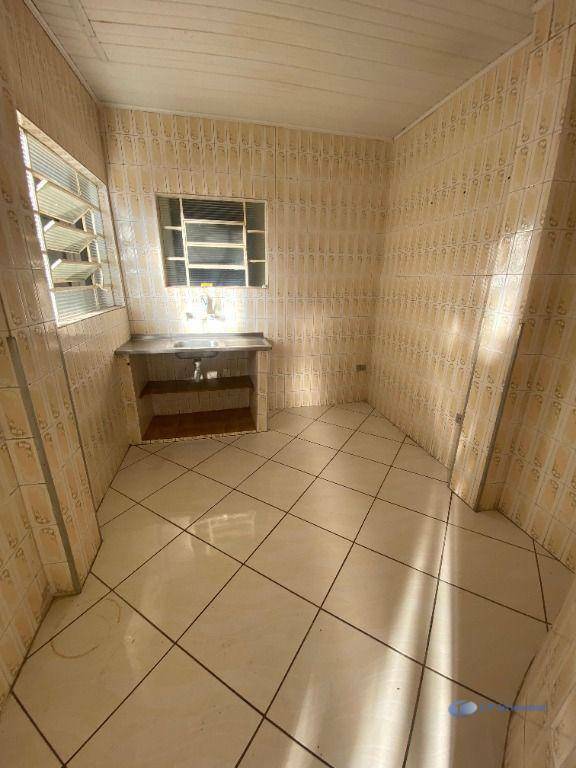 Casa para alugar com 2 quartos, 35m² - Foto 7