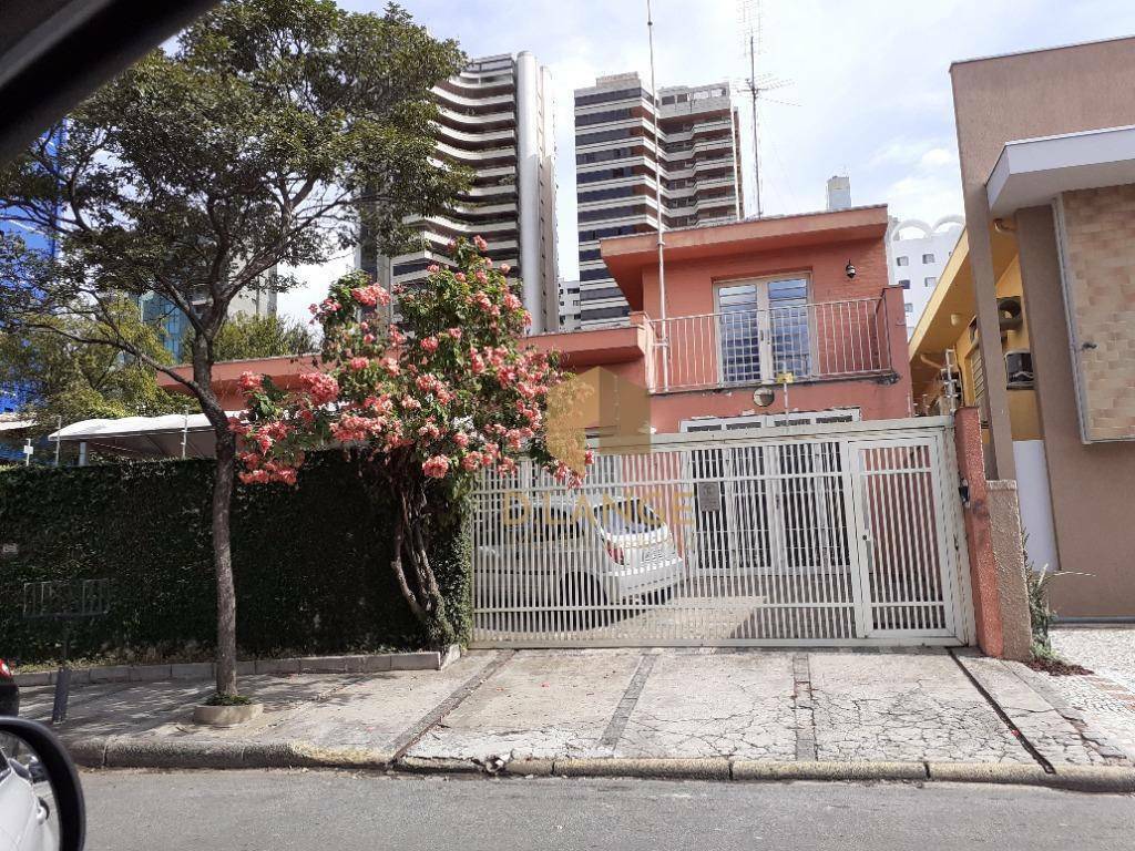 Casa à venda e aluguel com 7 quartos, 300m² - Foto 1