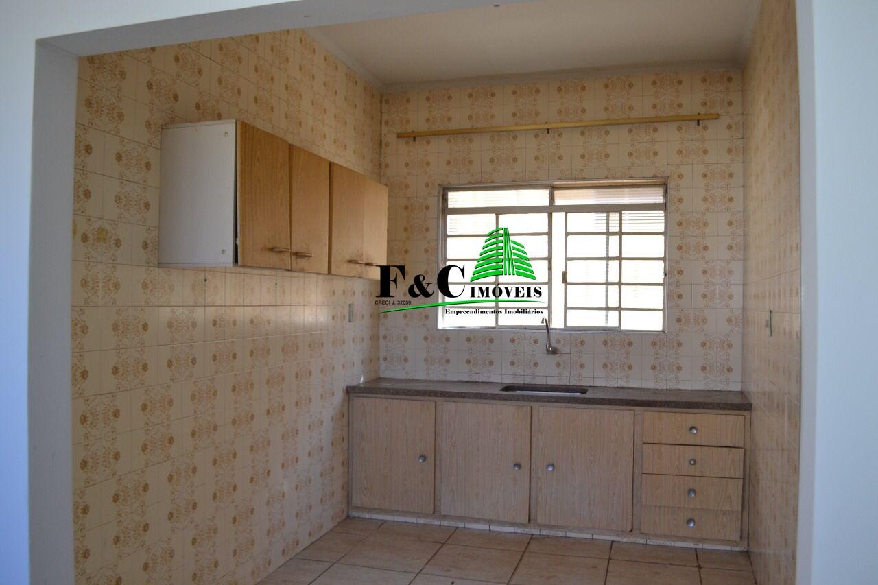 Casa à venda com 2 quartos, 328m² - Foto 1