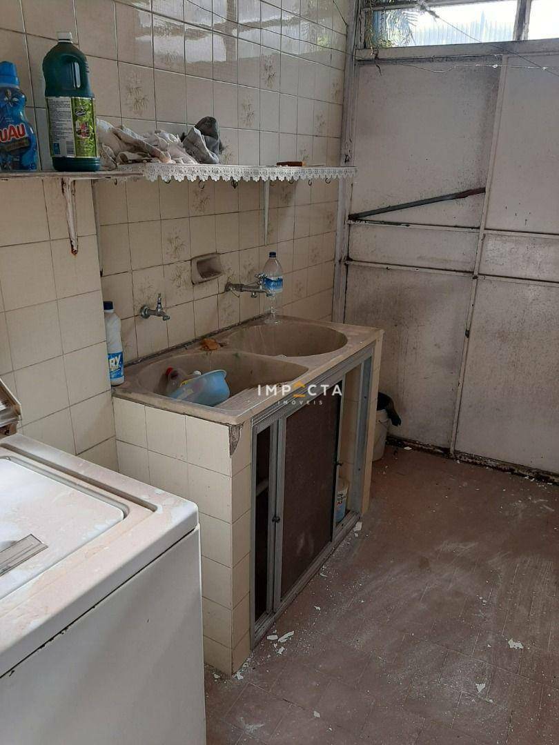 Casa à venda com 3 quartos, 210m² - Foto 2