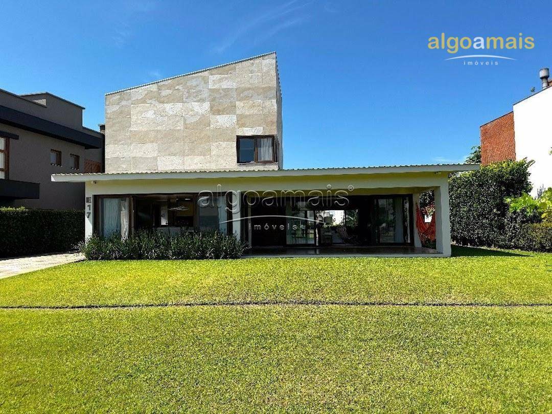 Casa de Condomínio à venda com 5 quartos, 290m² - Foto 2