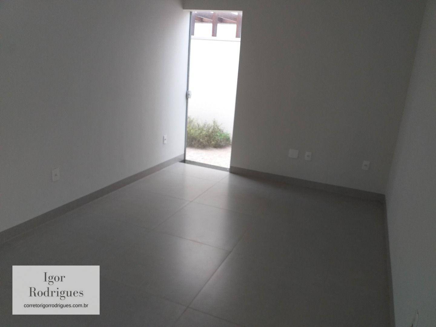 Casa à venda com 3 quartos, 240m² - Foto 2