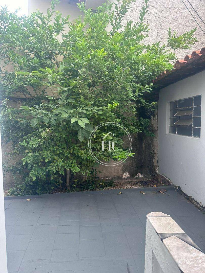 Casa para alugar com 6 quartos, 224m² - Foto 27