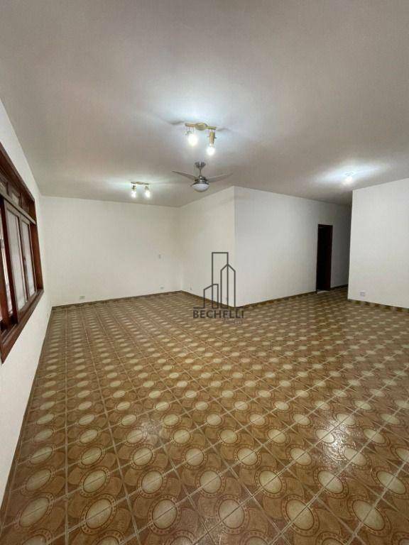 Casa à venda com 3 quartos, 228m² - Foto 4