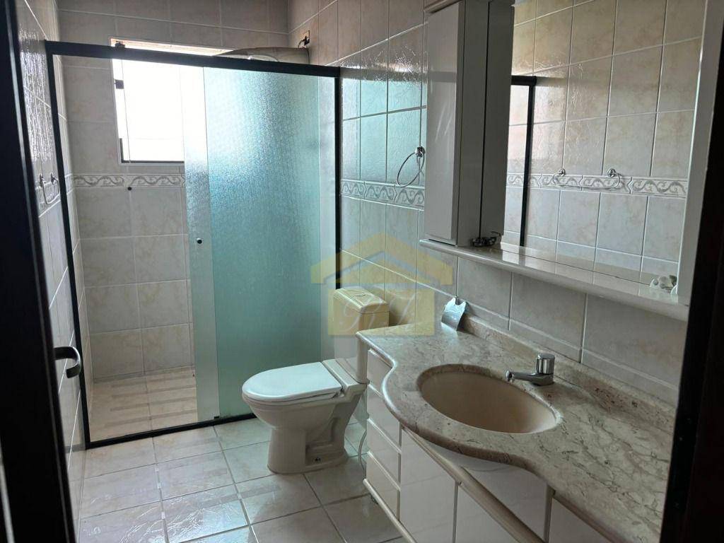 Casa para alugar com 2 quartos, 180m² - Foto 20