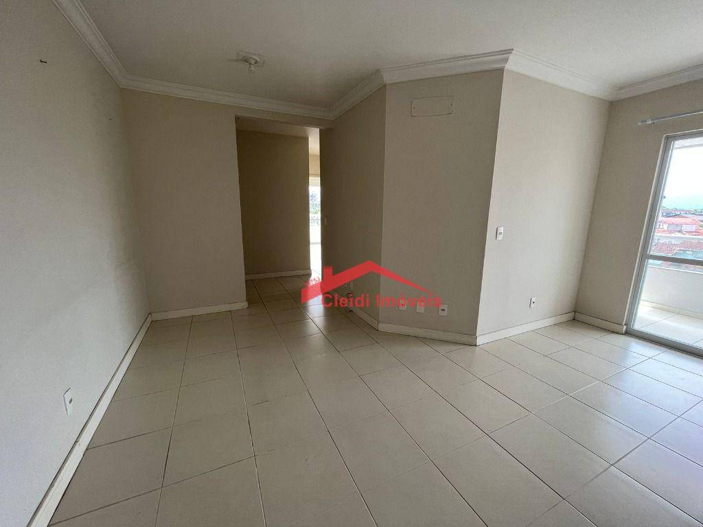 Apartamento à venda com 3 quartos, 83m² - Foto 2