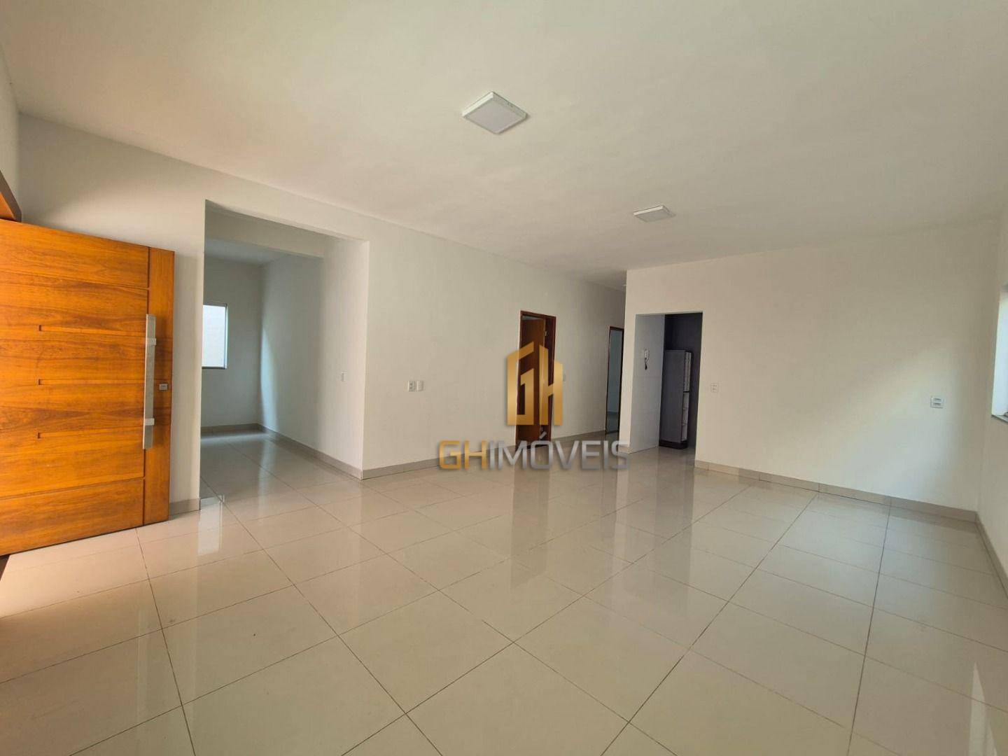 Casa à venda com 3 quartos, 200m² - Foto 1