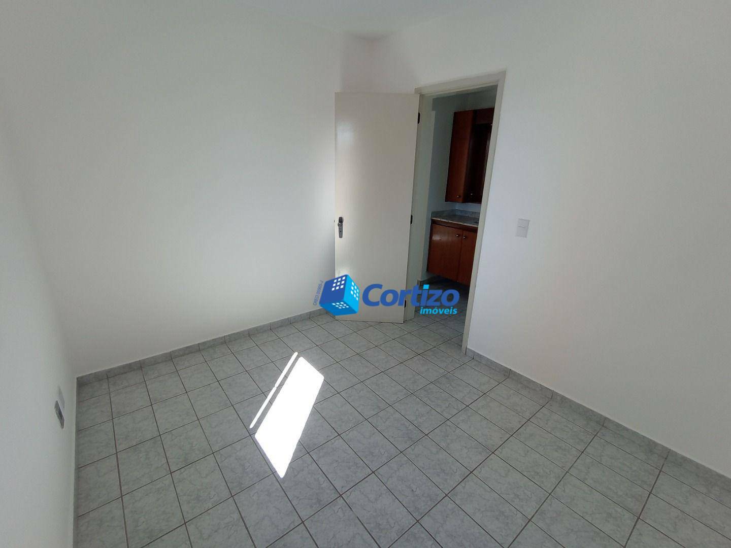 Apartamento para alugar com 3 quartos, 96m² - Foto 15