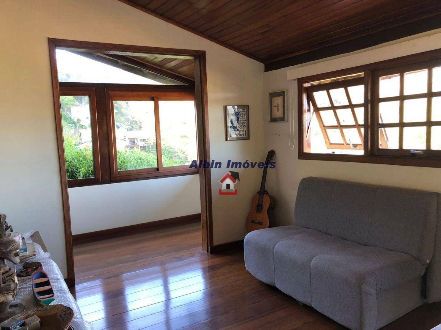 Casa à venda com 3 quartos, 300m² - Foto 4