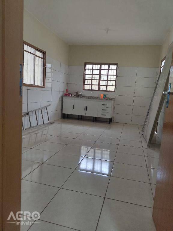 Casa à venda com 3 quartos, 220m² - Foto 6