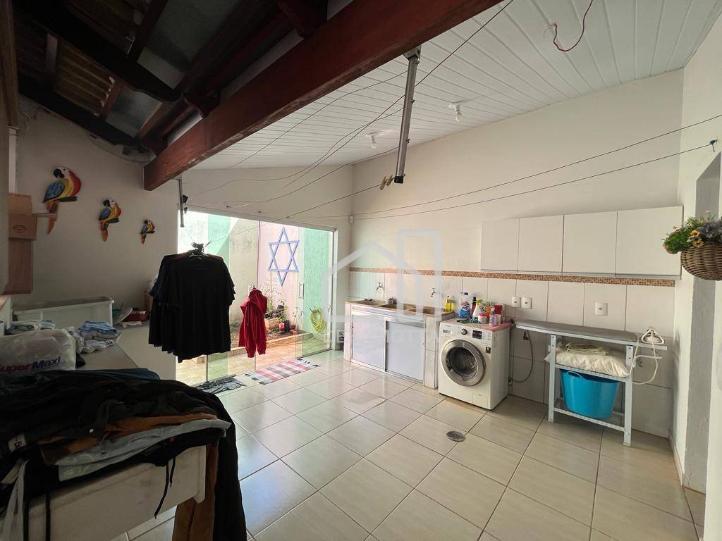 Casa à venda com 3 quartos, 300m² - Foto 5