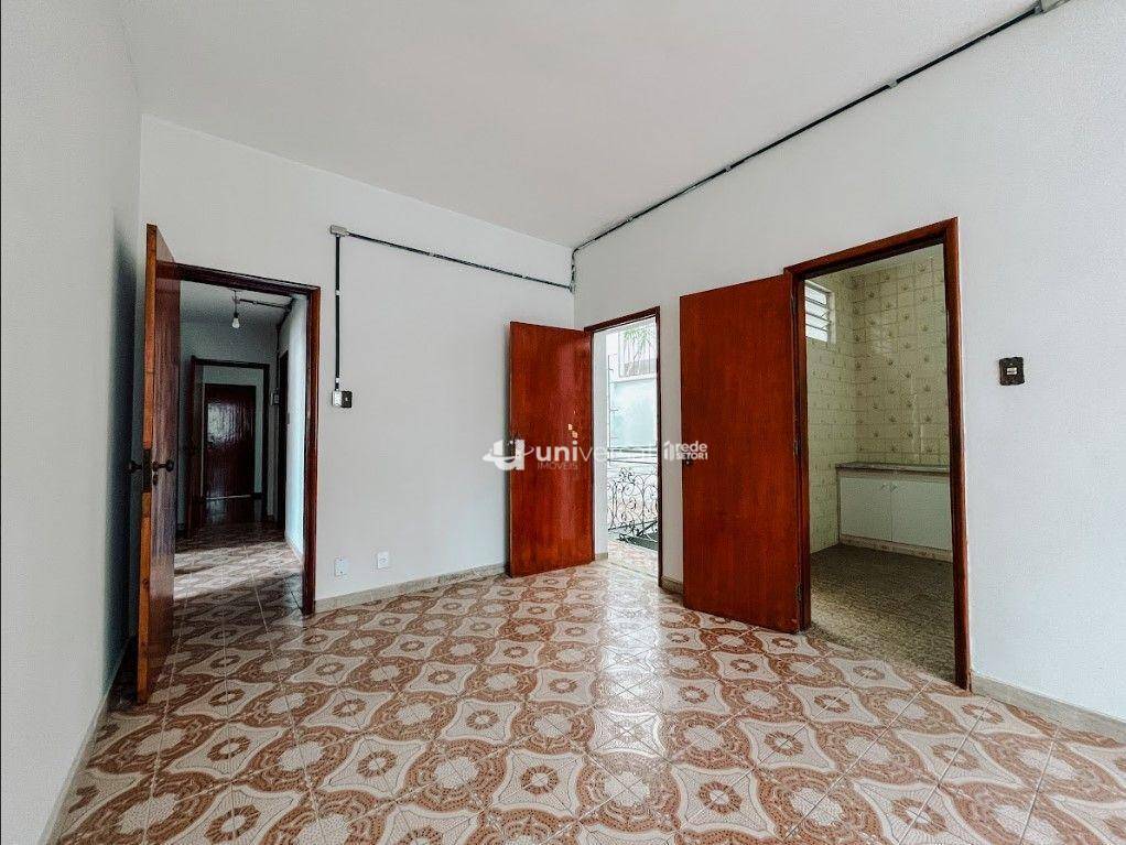 Casa para alugar com 4 quartos, 175m² - Foto 7