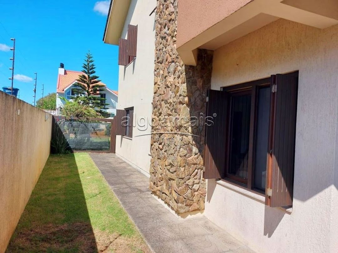 Casa à venda com 4 quartos, 280m² - Foto 3