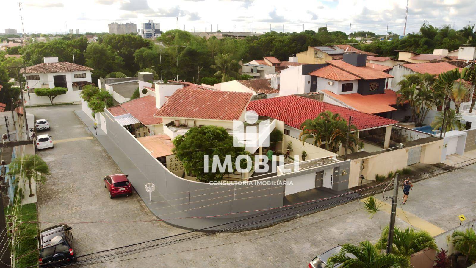 Casa de Condomínio à venda com 4 quartos, 256m² - Foto 1