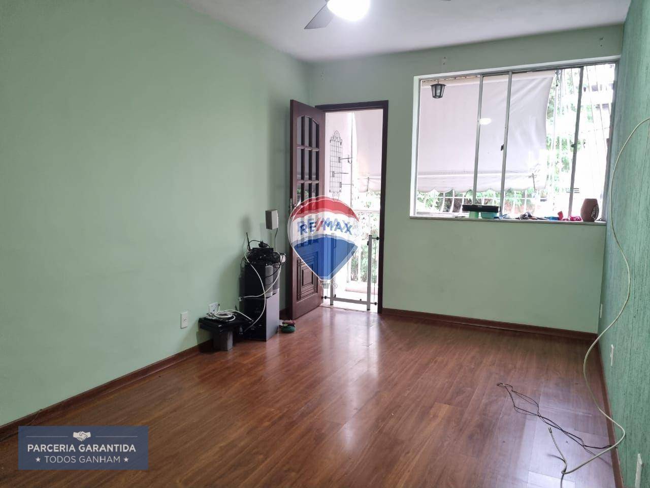 Apartamento à venda com 2 quartos, 64m² - Foto 3