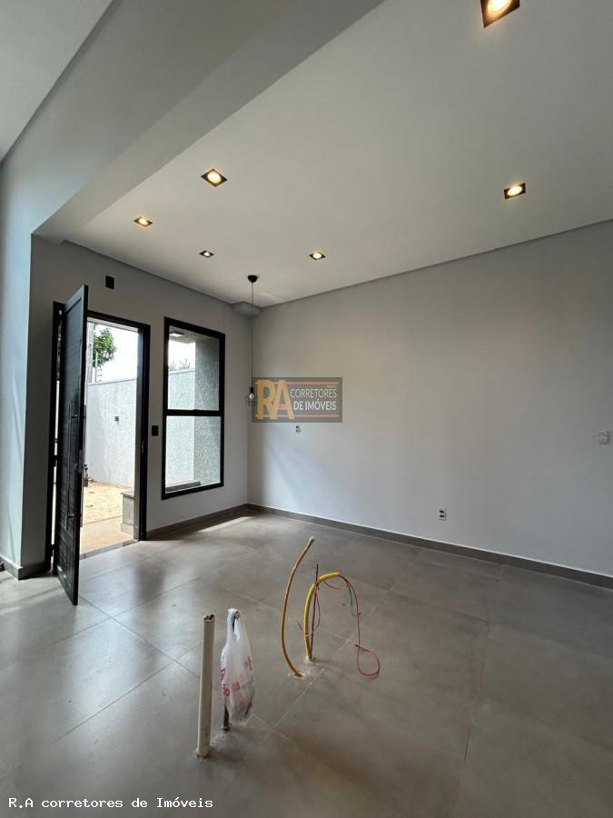 Casa à venda com 3 quartos, 180m² - Foto 3