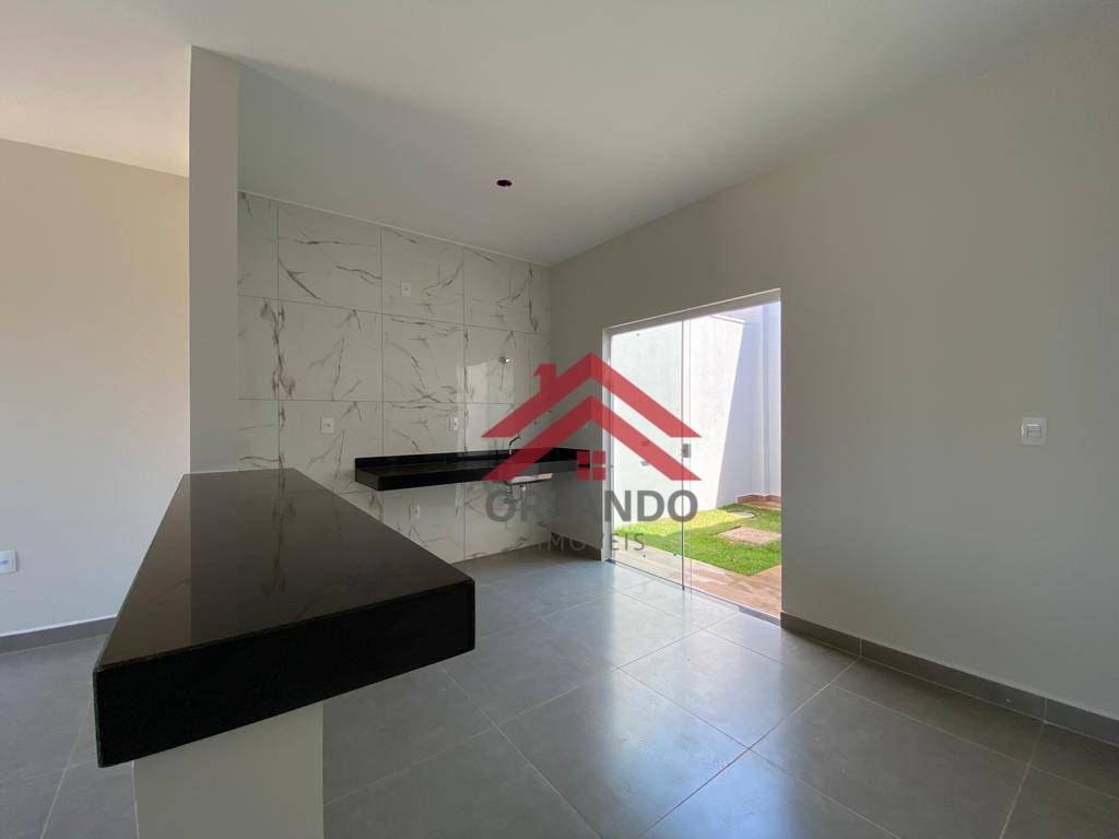 Casa à venda com 2 quartos, 71m² - Foto 1