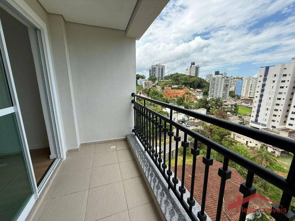 Apartamento para alugar com 2 quartos, 67m² - Foto 4