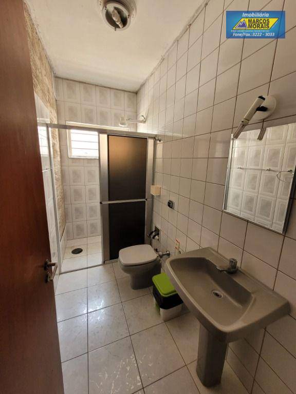 Casa para alugar com 2 quartos, 250m² - Foto 21