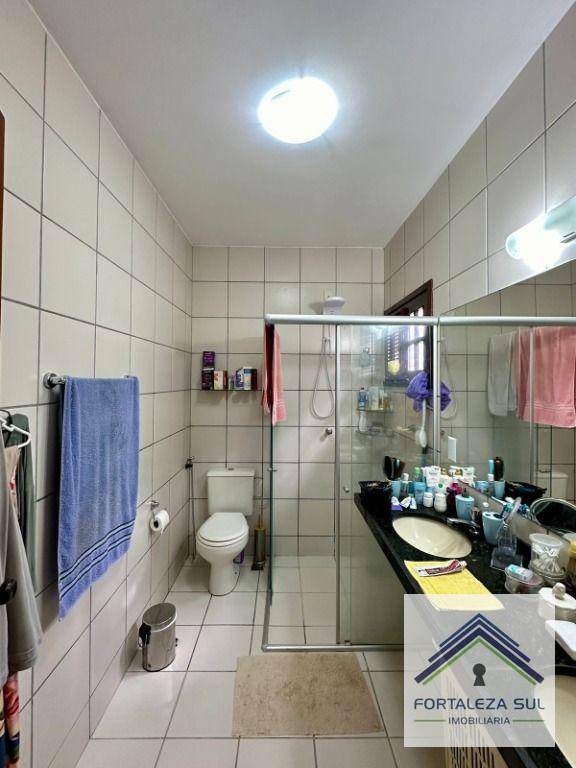 Casa de Condomínio à venda com 5 quartos, 200m² - Foto 3