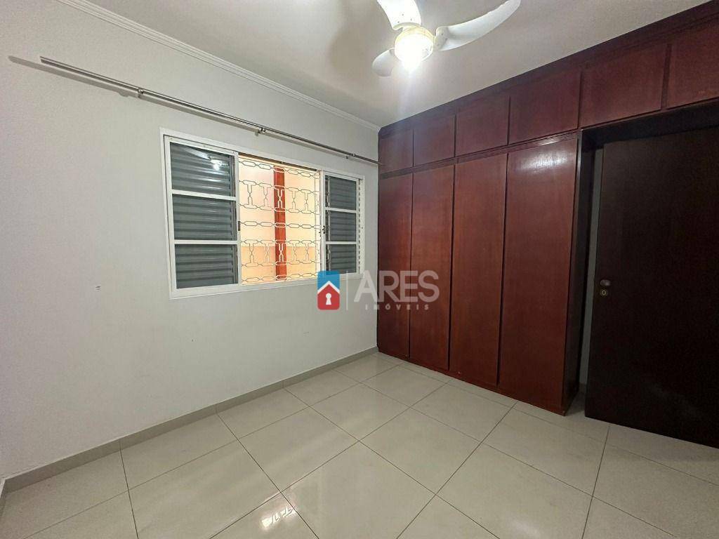 Casa para alugar com 3 quartos, 249m² - Foto 19