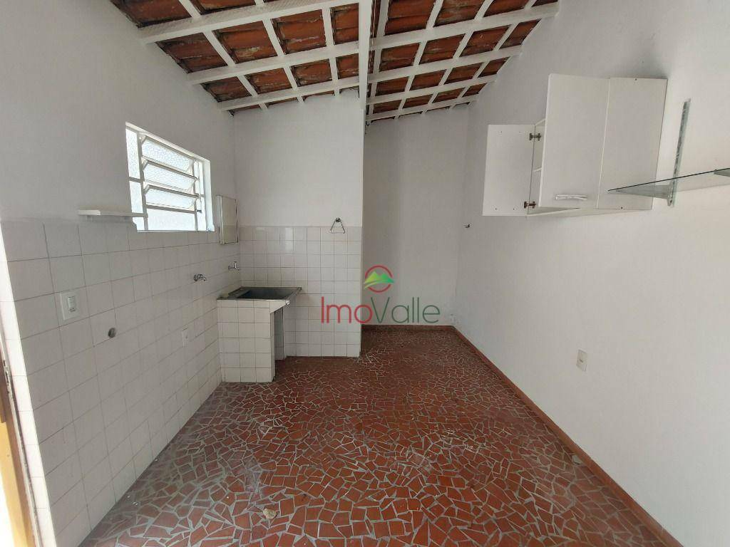 Casa para alugar com 3 quartos, 200m² - Foto 12