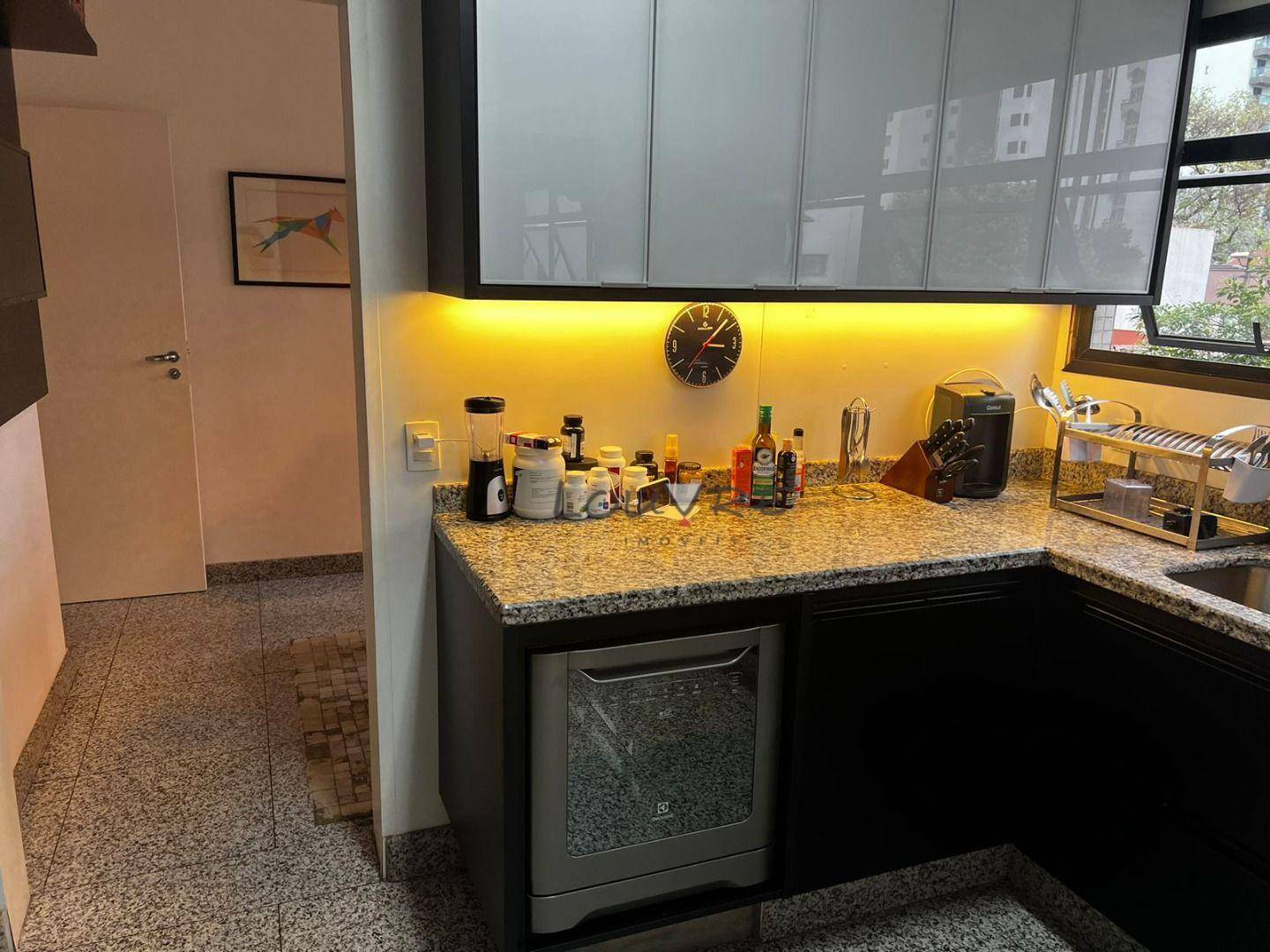 Apartamento à venda e aluguel com 3 quartos, 170m² - Foto 17