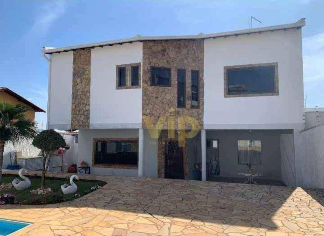 Casa à venda com 4 quartos, 269m² - Foto 1