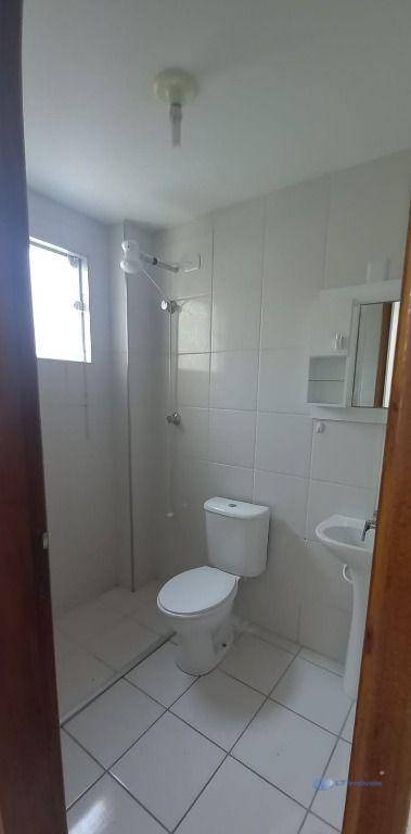 Apartamento à venda com 2 quartos, 70m² - Foto 2