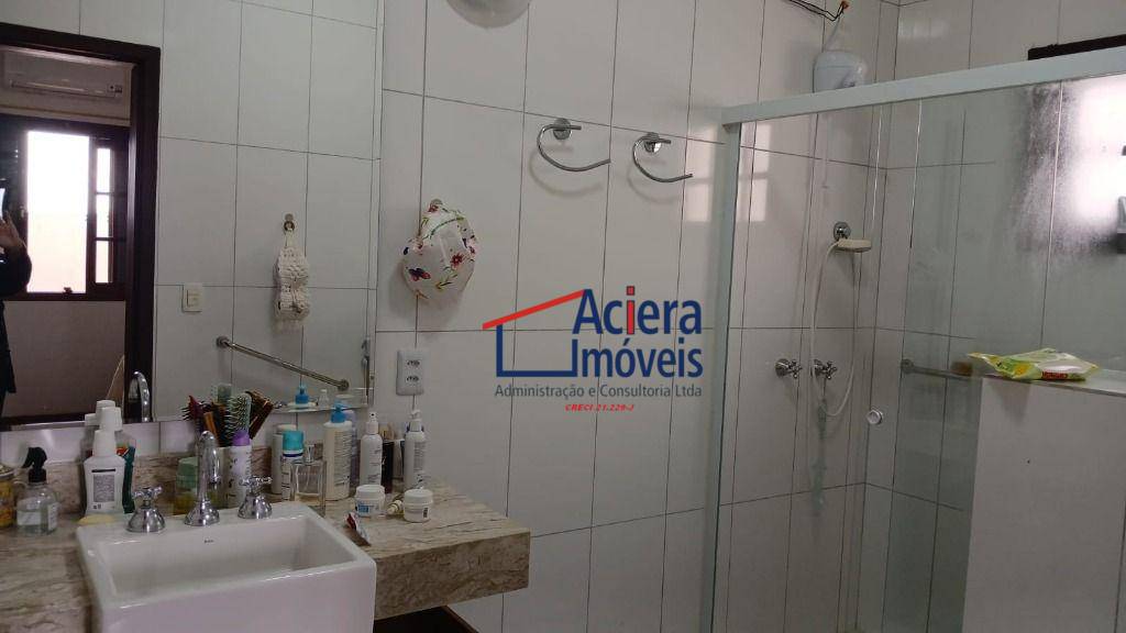 Casa de Condomínio à venda com 3 quartos, 217m² - Foto 10
