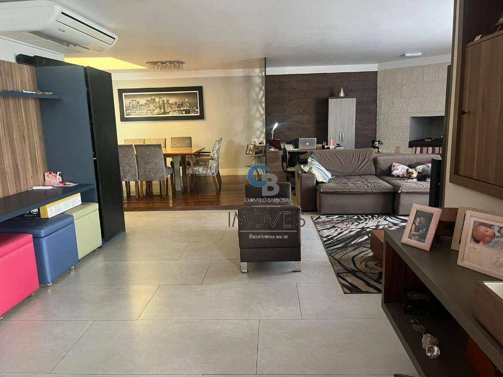 Casa à venda com 4 quartos, 354m² - Foto 2