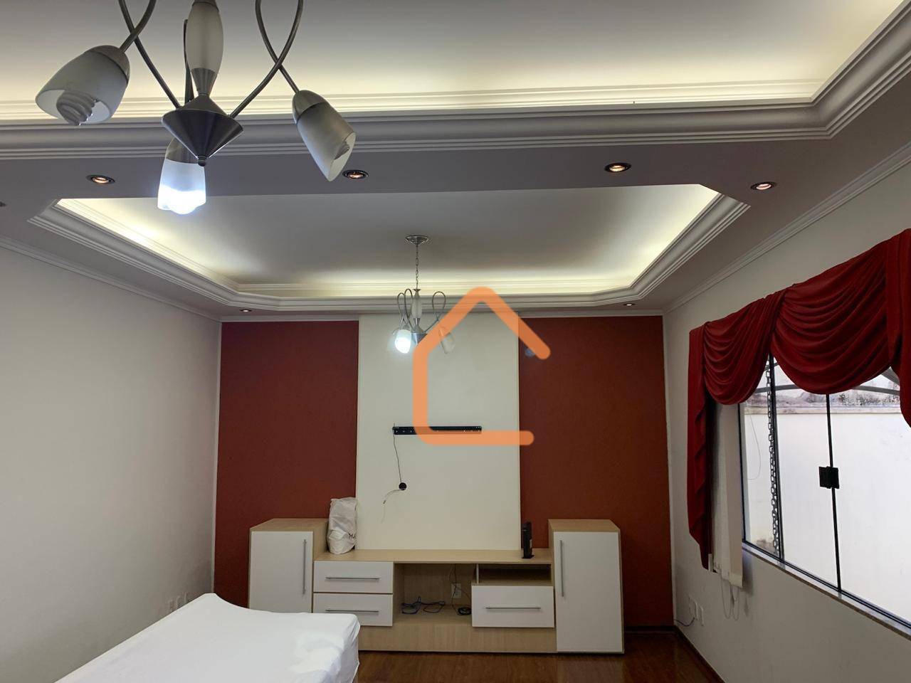 Casa à venda com 3 quartos, 220m² - Foto 1