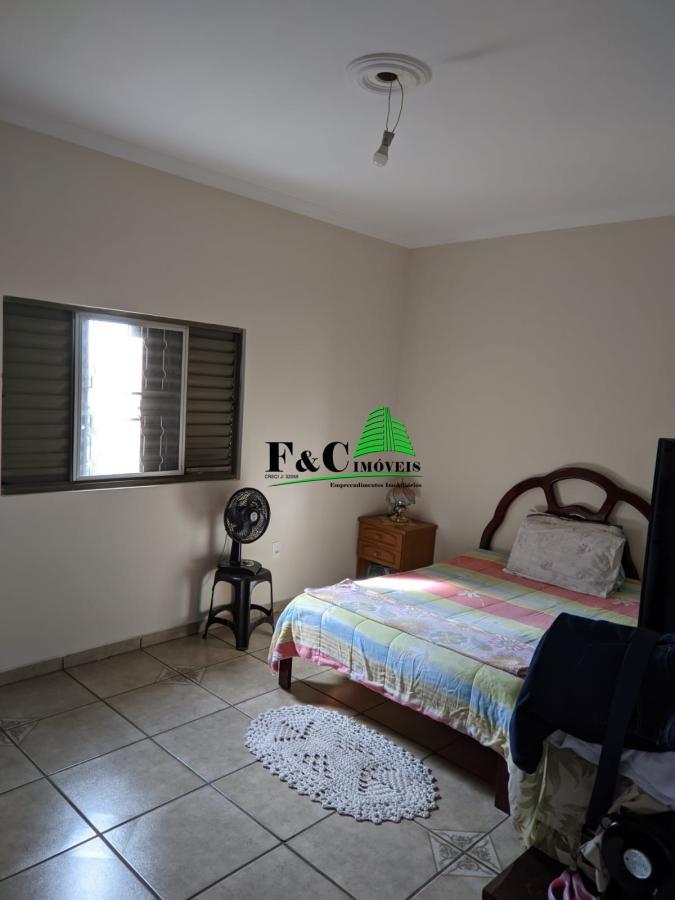 Casa à venda com 2 quartos, 125m² - Foto 2