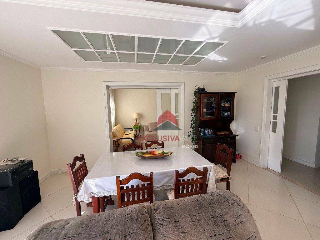 Apartamento à venda com 3 quartos, 194m² - Foto 2