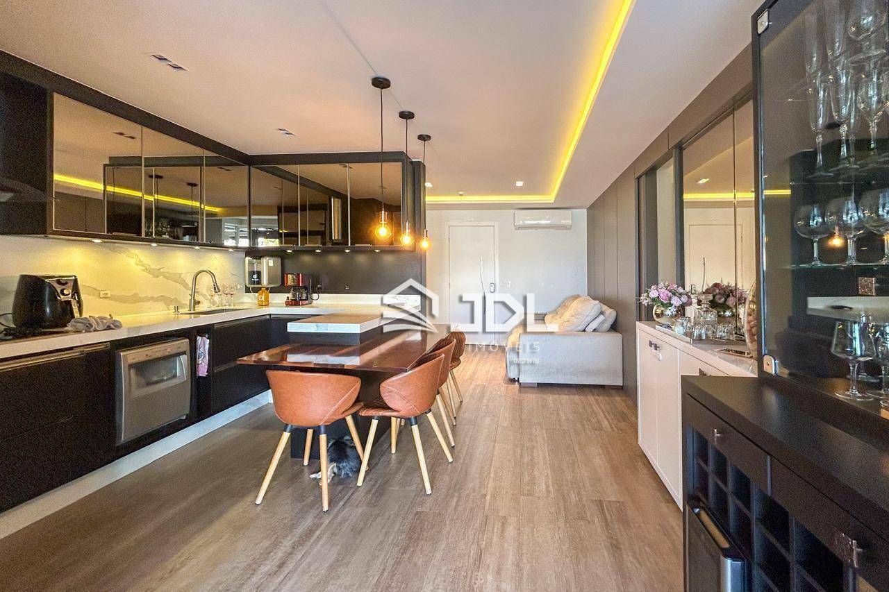 Apartamento à venda com 3 quartos, 175m² - Foto 1