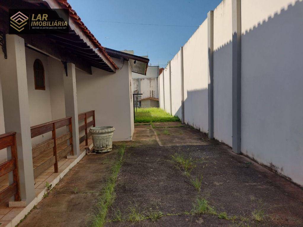 Casa para alugar com 4 quartos, 602m² - Foto 17