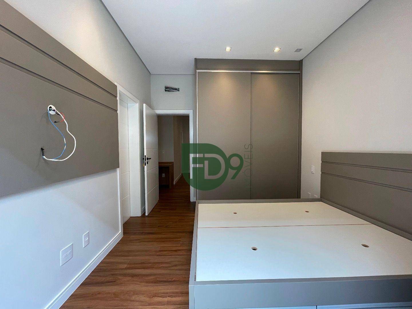 Casa de Condomínio à venda com 4 quartos, 284m² - Foto 31