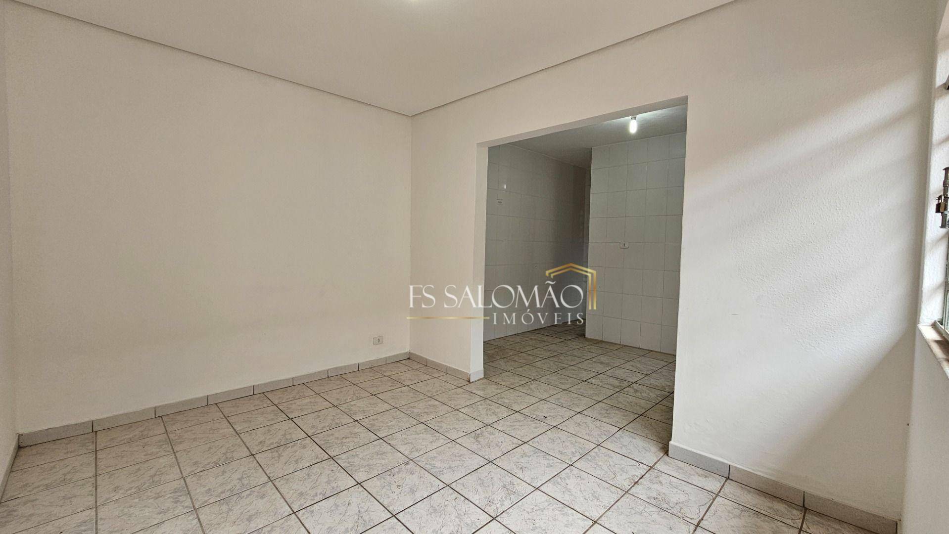 Casa para alugar com 1 quarto, 90m² - Foto 2